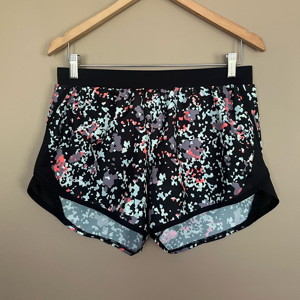 {Under Armour} UA Fly By 2.0 Loose Fit Shorts - Womens Medium